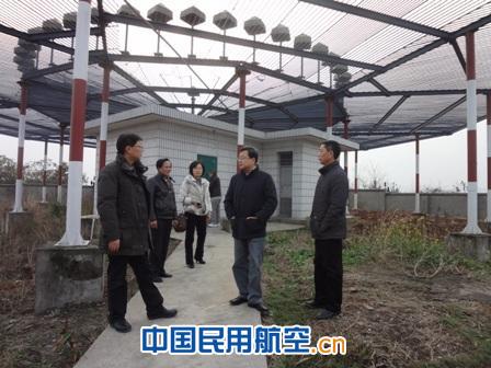 西南空管局慰问五凤溪导航台