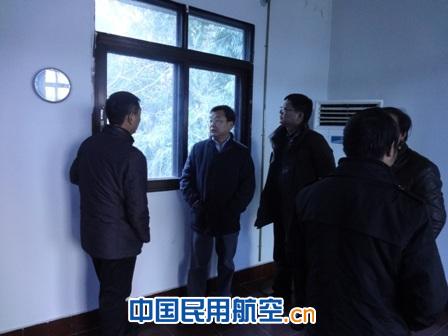 西南空管局慰问五凤溪导航台