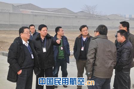 西南空管局领导察看20R仪表着陆系统更新项目