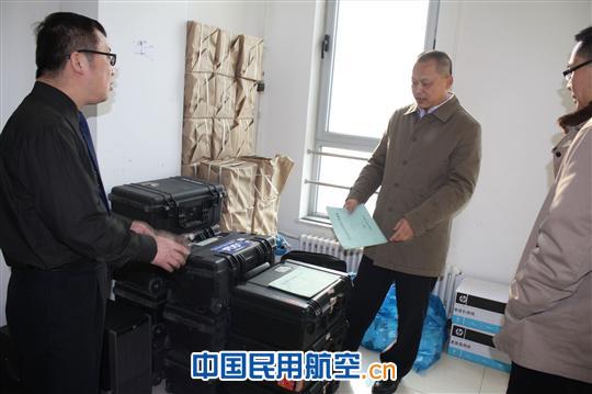 南航股份保卫部副部长来疆检查春运空防工作