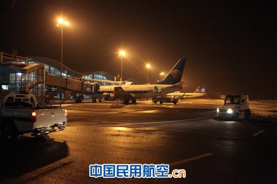 空港除夕不眠夜 南航新疆分公司干部职工春运忙