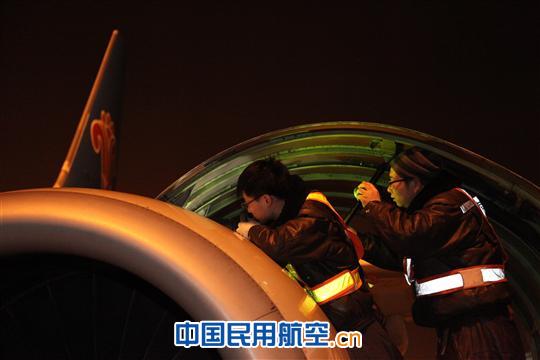 空港除夕不眠夜 南航新疆分公司干部职工春运忙