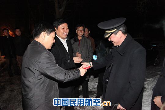 空港除夕不眠夜 南航新疆分公司干部职工春运忙