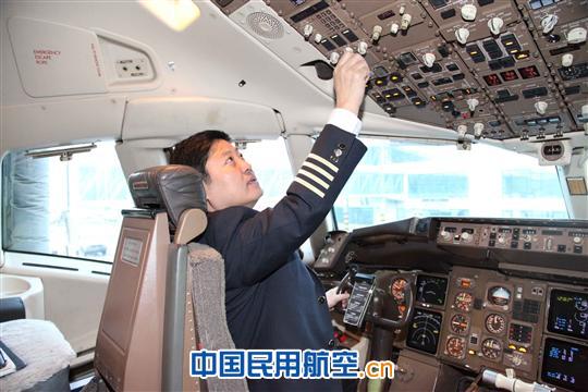 蛇年首日空港运行忙 南航在乌送客近6千