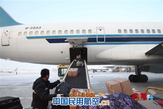 蛇年首日空港运行忙 南航在乌送客近6千