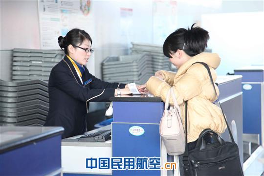 蛇年首日空港运行忙 南航在乌送客近6千