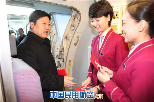 蛇年首日空港运行忙 南航在乌送客近6千