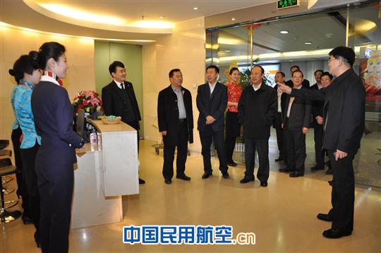 东航北京分公司领导春节前夕慰问分公司各单位