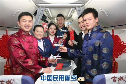 春运南航在疆载客55万 旅客体验“空中闹元宵”