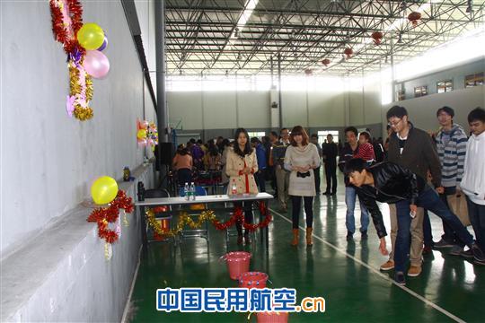 航空物流服务分公司物流员工欢乐闹元宵