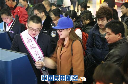 南航新疆青年掀起“学雷锋”志愿服务热潮