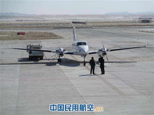 起飞前的准备 锡林浩特机场全力保障检验飞行中心训练任务