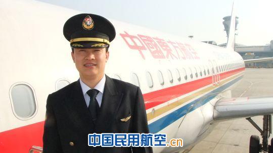 东航青岛飞行部李冲机长顺利单飞