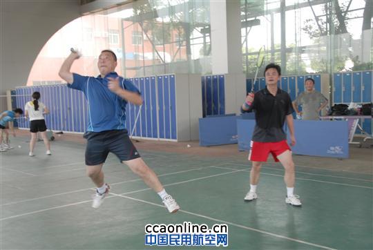 江西空管分局组织周末羽毛球友谊赛