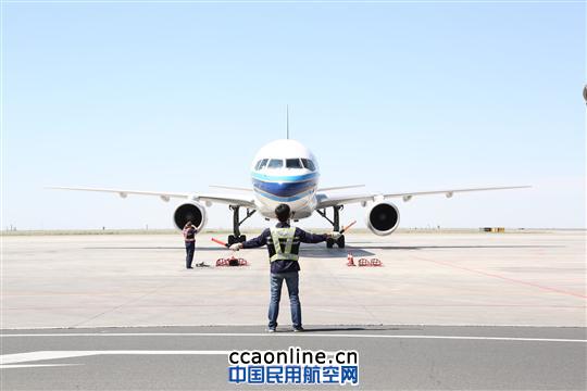 南航接巴基斯坦遇袭事件幸存同胞回家