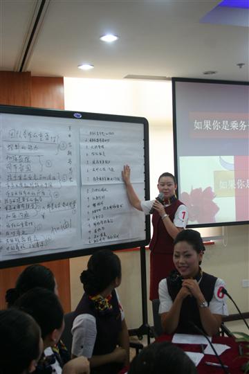 国航重庆分公司乘务长分部开展班组展示活动