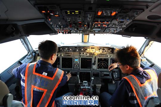 密集增运力 南航新疆月内第三架波音738飞机抵乌