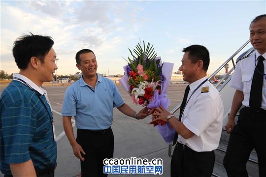 密集增运力 南航新疆月内第三架波音738飞机抵乌