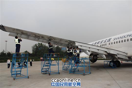 守护旺季航班 山航机务在行动