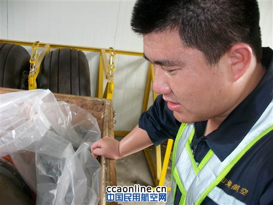 守护旺季航班 山航机务在行动