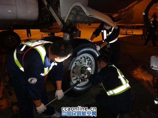 守护旺季航班 山航机务在行动