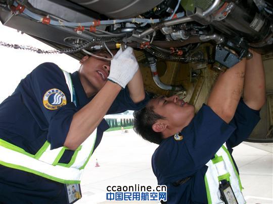 守护旺季航班 山航机务在行动