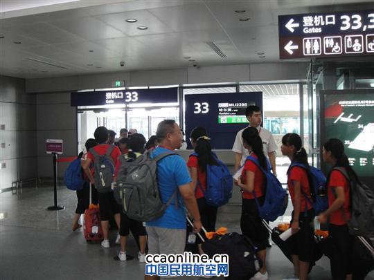 东航四川做好运送雅安芦山地震学生团队服务保障