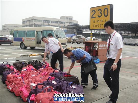 东航四川做好运送雅安芦山地震学生团队服务保障