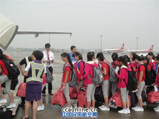 东航四川做好运送雅安芦山地震学生团队服务保障
