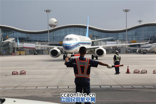 更舒适的E190——感受新疆最大支线机队