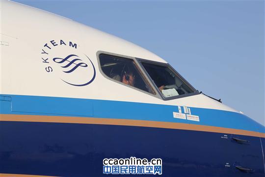 暑期再添新机 第四架B737-800客机加盟南航新疆