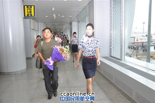 东航北京凌燕伴乡村教师体验难忘乘机之旅