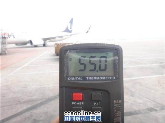 坚守在酷暑下机坪上的山航机务人