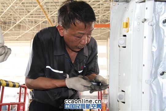 高温下的重庆机务表情