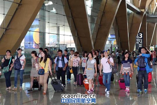 昆明长水机场暑运迎送旅客576.92万人次
