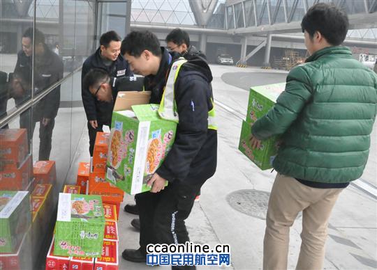 东航四川有条不紊战春运  开门有礼好运来