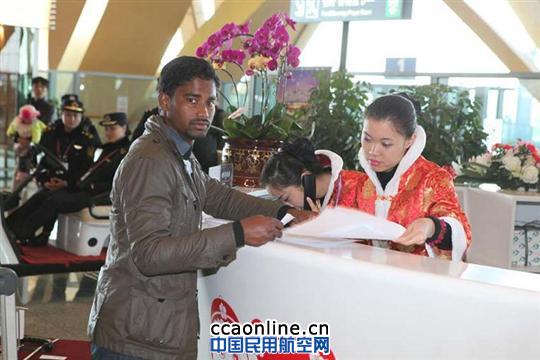 长水机场候机厅精彩纷呈  载歌载舞迎接新春