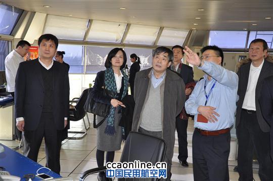 东航集团公司于法鸣亲切慰问北京分公司一线员工