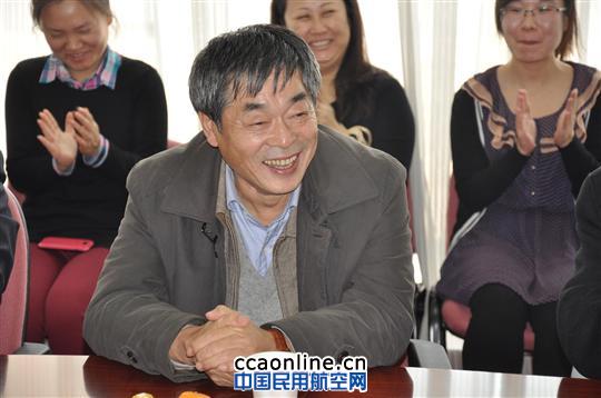 东航集团公司于法鸣亲切慰问北京分公司一线员工