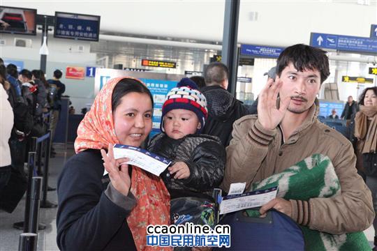 阿克苏男童食道烧伤 南航捐助小米拉赴京治疗