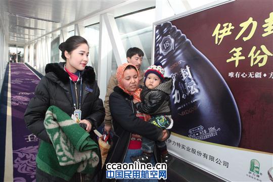 阿克苏男童食道烧伤 南航捐助小米拉赴京治疗