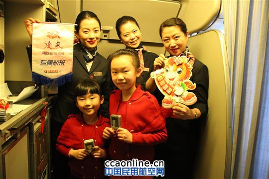 东航西北客舱部喜迎马年新春佳节温馨服务满客舱