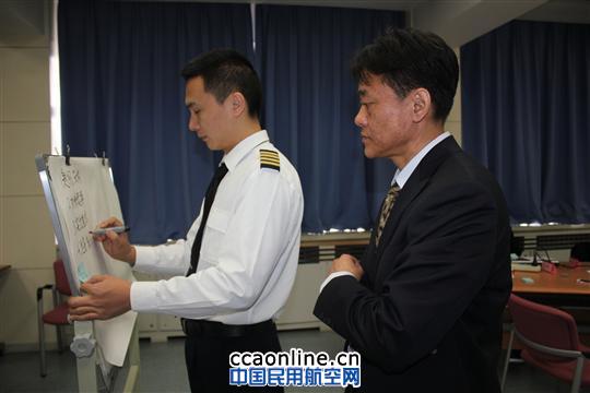 南航新疆培训部首次为飞行员举办兼职教员培训