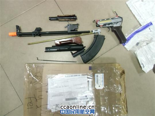 仿真电动突击步枪 白云机场货站查获“AK47”电动仿真突击枪