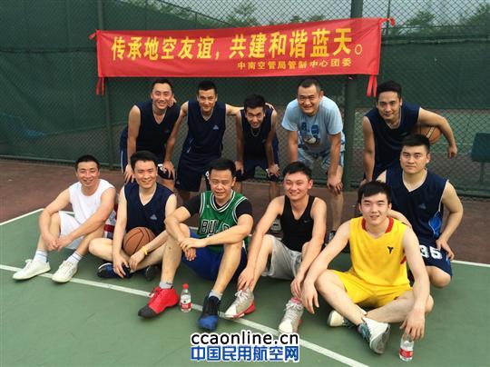 中南空管局管制中心与深航广州开展交流活动