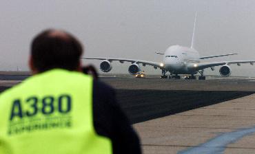 空中客车A380进行全球首次机场适应性试验