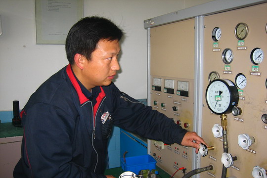 为银燕保驾护航：记东航西北航修部张伟