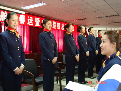 南航新疆客舱部开展专业形象大演练活动