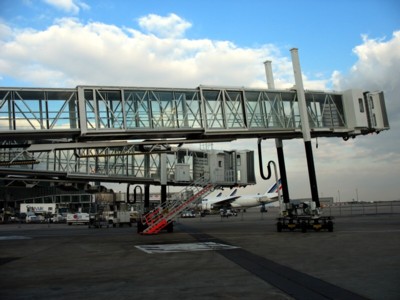 中集天达A380登机桥在戴高乐国际机场投入使用