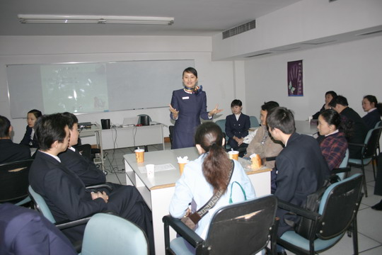 国航西南培训部举办地面服务及沟通培训